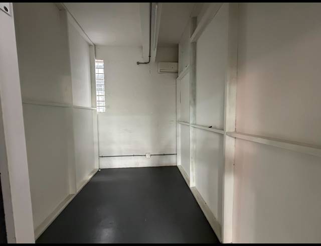 180M² BUILDING TO LET IN WOODSTOCK